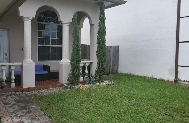 Charming 2-bedroom bed & breakfast in fabulous Miami with AC,