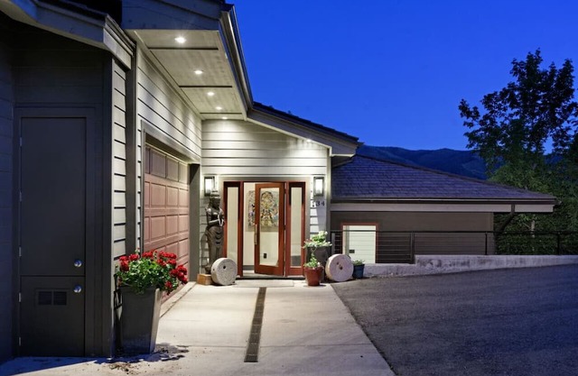 Beautiful & Spacious Basalt Home with Mountain Views