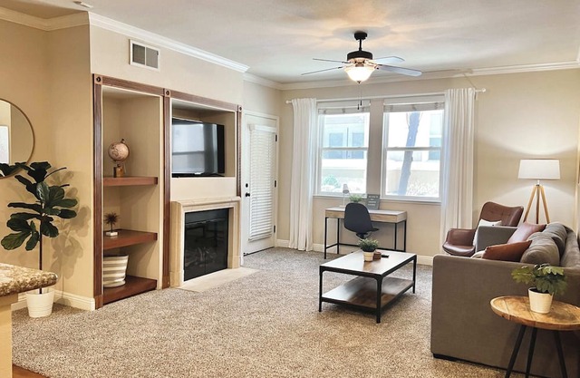Relaxing 2-BR Apt with Pool, Hot Tub & Gym