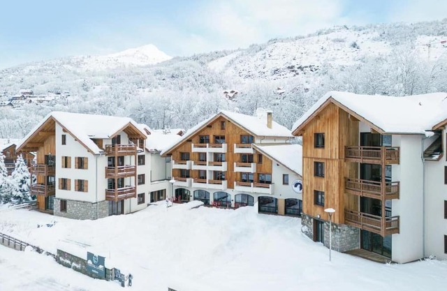 Wifi, view mountain, swimming pool, sauna, hammam, balcony, parking, ski locker, 20m²