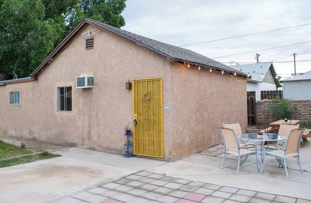 Pet-Friendly, Charming bungalow with WiFi and AC in sunny Yuma
