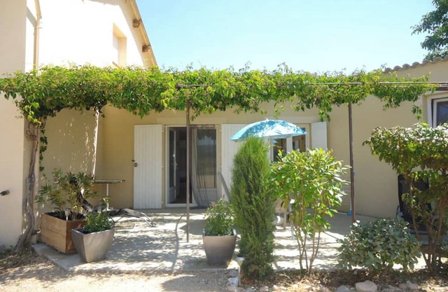 Gîte "La Miellerie" with Shared Pool, Private Terrace, and Air Conditioning
