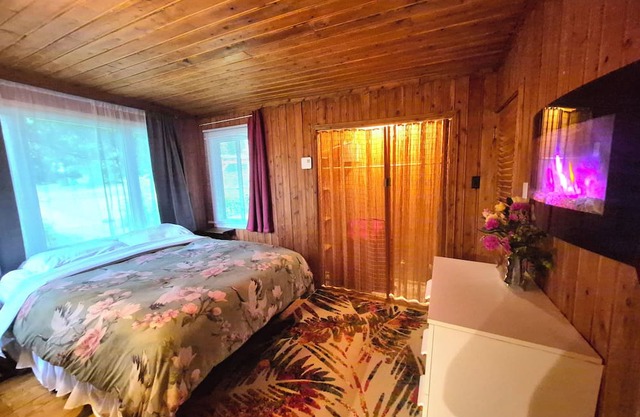 Beautiful & Peaceful 4-Bedroom Chalet – 1 Min Walk to Beach & Restaurants!