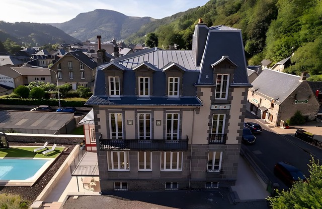 Holiday Home 'La Demeure Du Tabellion' with Mountain View, Balcony and Wi-Fi
