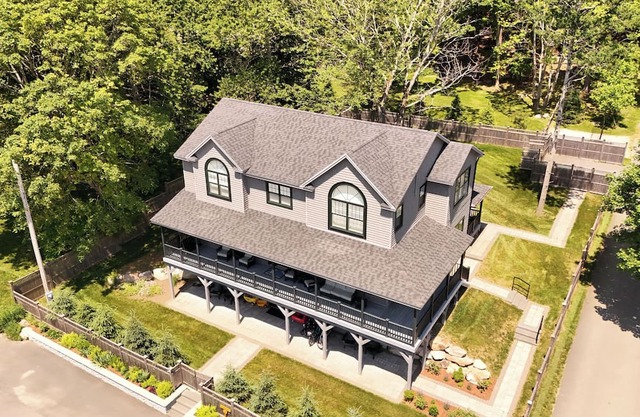 6 Bedroom Modern Vacation Home Steps from Acadia National Park