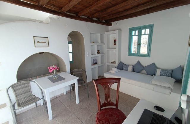 "Amygdalia" Chora view house