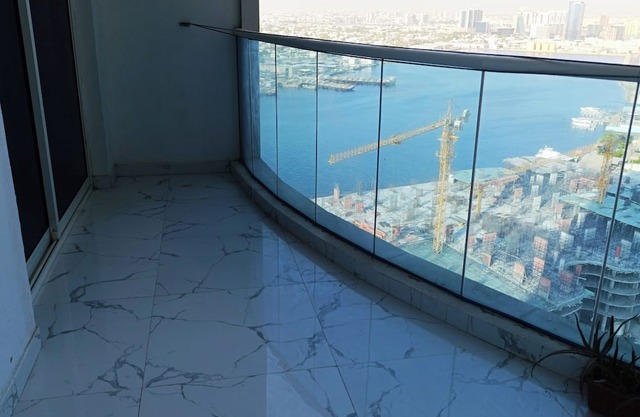 Ensuites Balcony + Pool