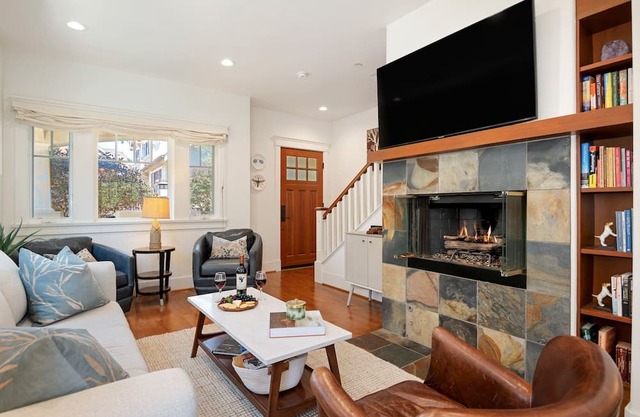 NEW Storybook Cottage, 1BD w/Office, Downtown, Walk Everywhere!