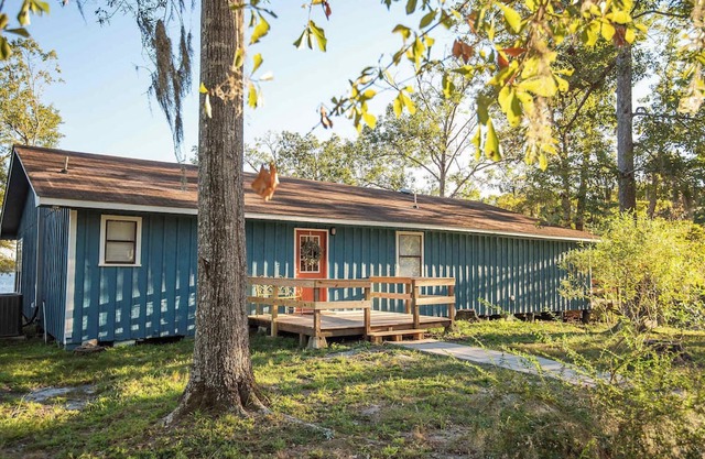 Waterfront Lake Retreat Private Dock & Fire Pit