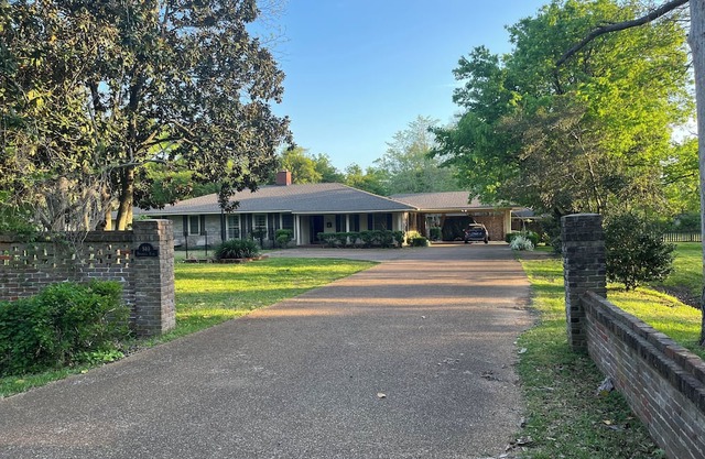 Clarksdale Retreat with Pool/Sauna - Sleeps 13