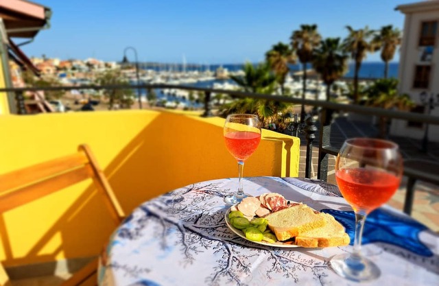 FollowTheSun- Sea View House