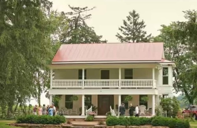 Sugarland Mansion - Built in 1850, 3BR renovated farmhouse on 10 acres + stream