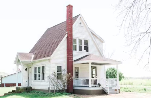Sugarland Farmhouse - Charming 2-bedroom on 10 acre farm + class 2 trout stream
