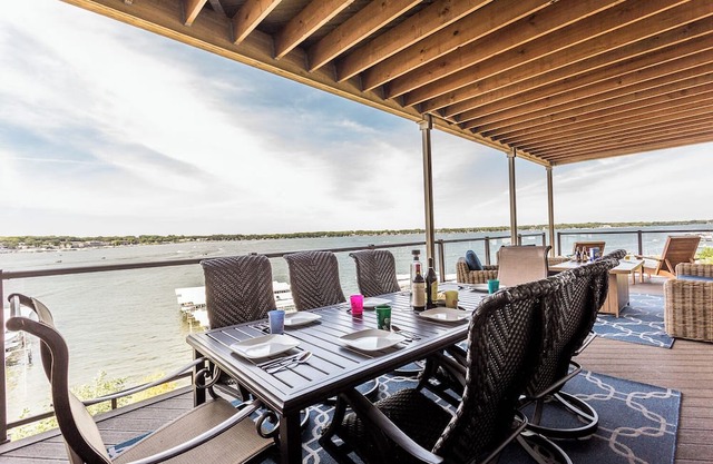 Spacious 5-bedroom condo in the delightful Stillwater building East Lake Okoboji