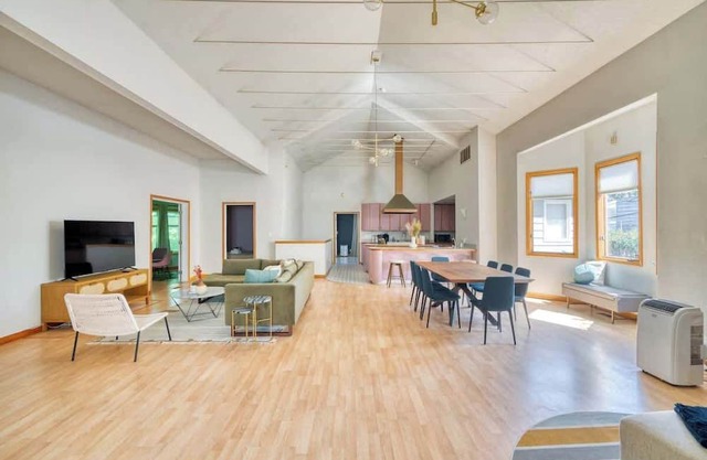 Cozy Urban Rose Residence - Downtown & OHSU!