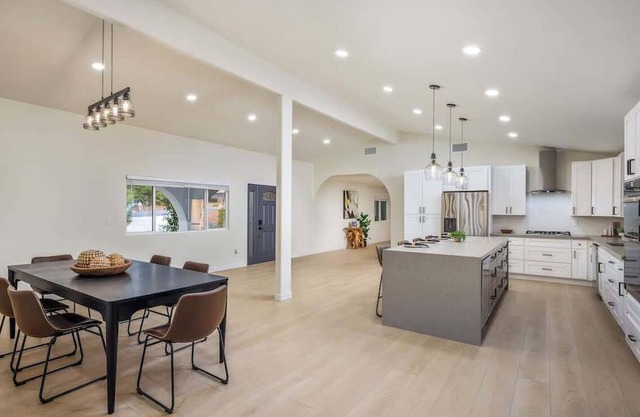 San Diego Oasis, Pool, Yard & Sleeps 10!