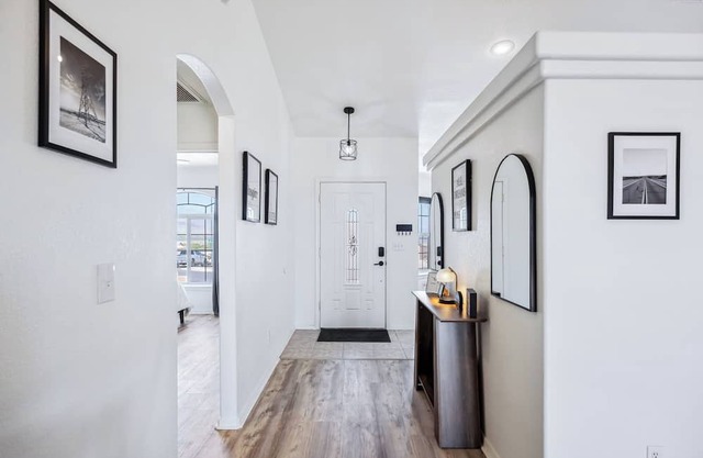 Game On! Spacious Retreat for 10 in Bullhead City