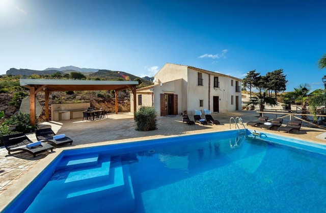 My Rental Homes - Villa Thalia surrounded by 22.000 sqm of garden with pool
