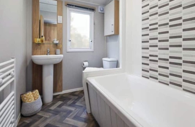 Elegant Castleton 3 Bed