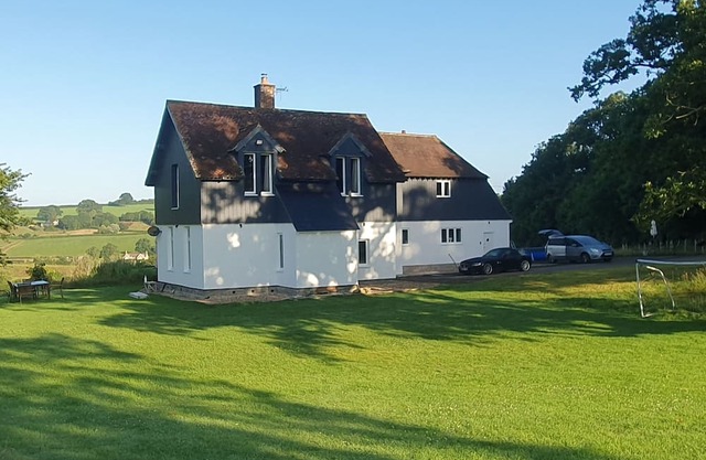 ~Stunning secluded detached house in 2 acres within 5 min drive of Sherborne