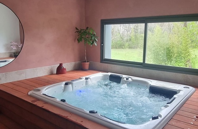 House in the heart of nature with private pool and indoor Jacuzzi