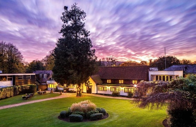 Sunday BoxHill Burford Bridge Hotel Standrd Double