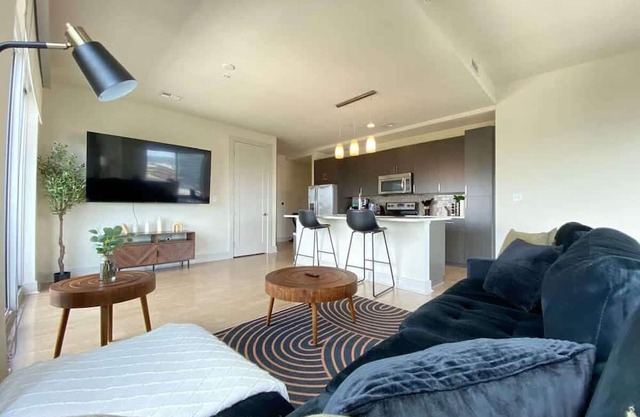 Elegant 2 Bedroom w/Spectacular Austin Views