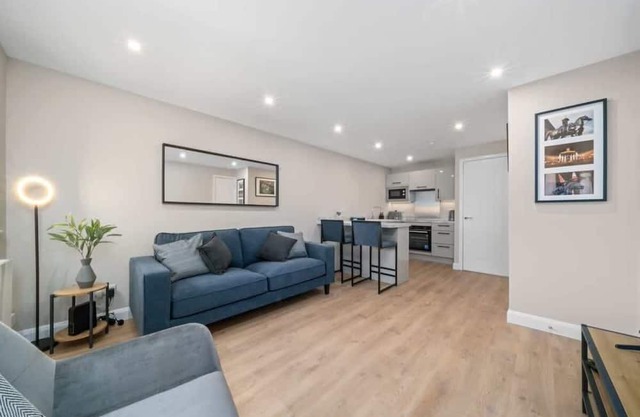 Stylish 2 Bed Property with Free Parking
