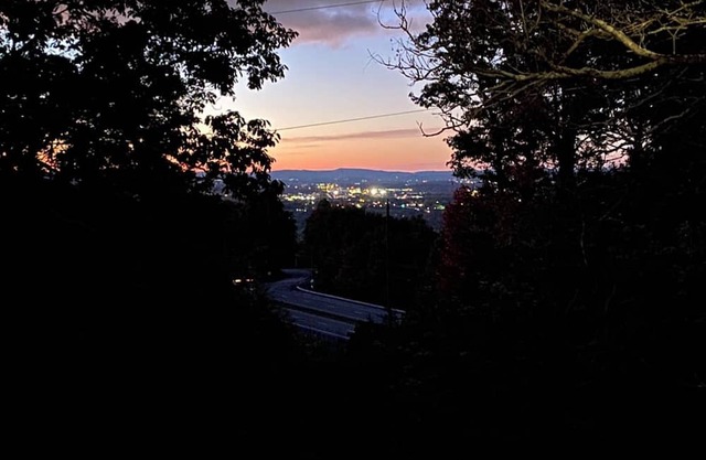 Mount Mission Getaway w/view of VT Campus