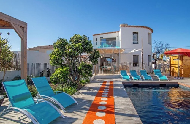 Villa Seventy - Feet in the water