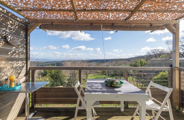Comfortable nature gîte with swimming pool, ideal for 2 people, pet-friendly