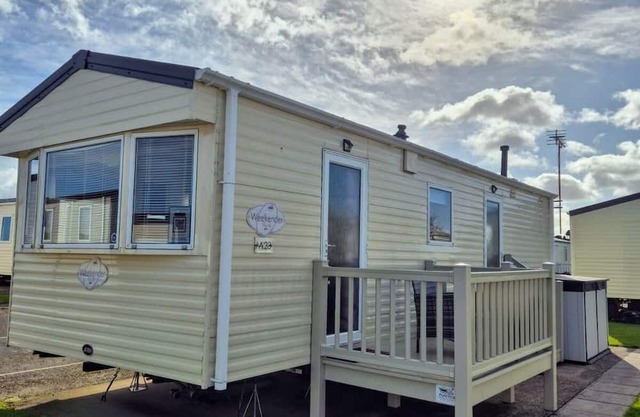 Lovely 6 berth caravan at Sun Valley in North Wales ref 81023A