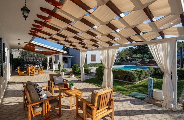 Holiday house Pakovo Selo for 1 - 8 persons with 3 bedrooms - Holiday house