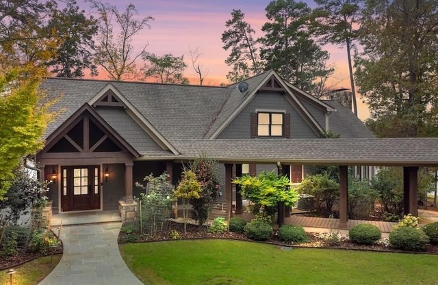 Luxury Lakefront Retreat Sleeps 14 Game Room, Dock & Stunning Views