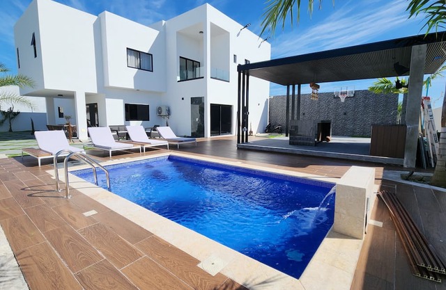 Villa Paraiso Punta cana, D.R. Ideal for sharing with family and friends 5 rooms.