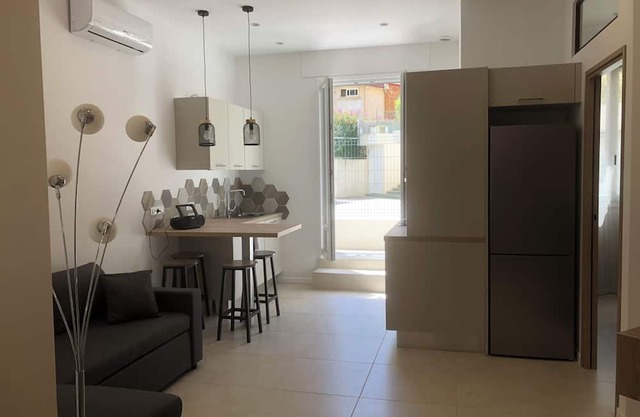 Quiet 2-room apartment near the sea