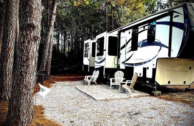 Luzury 5th Wheel on the Ms Gulf Coast with access to all Campground amenities.