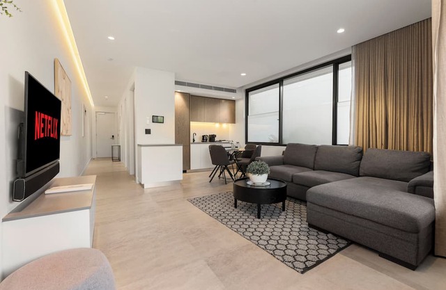 Chic 2-Bed Apartment w/Balcony Near Coogee Beach