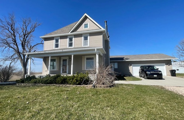 Cozy Farmhouse Getaway 10 min from Lost Island and Casino