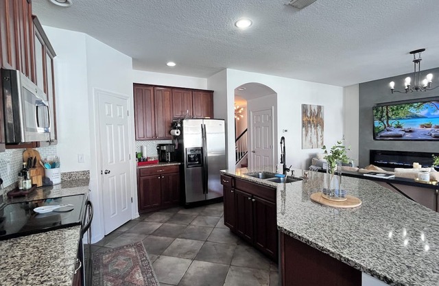 Charming 3-bedroom Pool house in Wesley Chapel. n