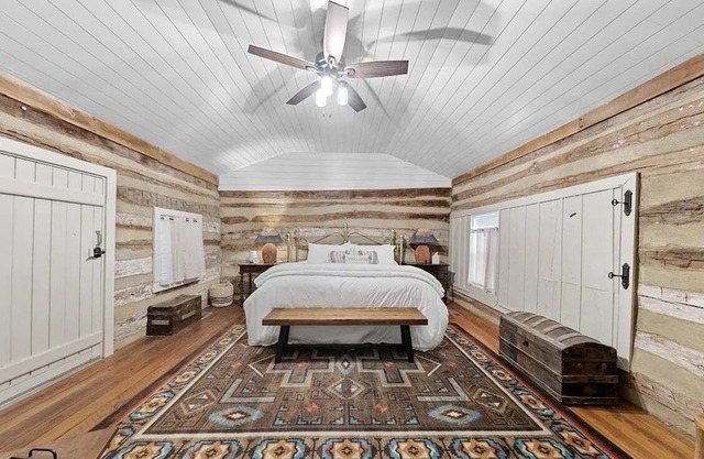 Rustic Augusta Cabin by StayLage