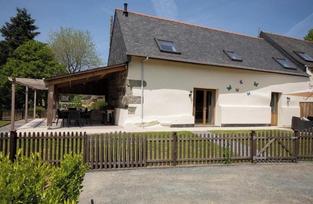 Bulat-Pestivien Retreat with 4 spacious Bedrooms