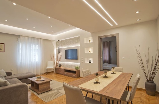 Honey House Kipseli Stylish, Reno 2BR Apt City Ctr