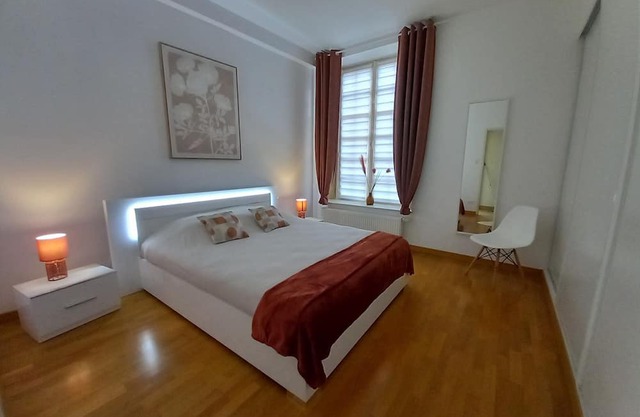 APARTMENT AT THE FOOT OF THE CHATEAU FORT