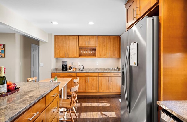Spacious 4-bedroom house with WiFi in peaceful Renton