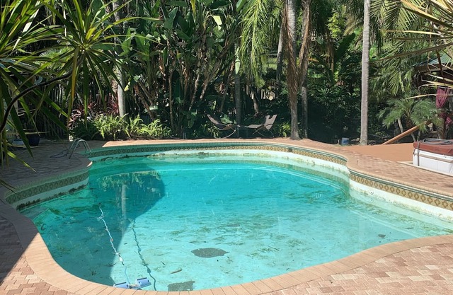 Waterfront Urban Paradise w/heated pool and hot tub, in the center of Tampa