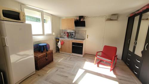 Studio indépendant tout équipé chez l'habitant