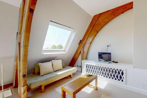Modern 3 Bed Duplex near Stamford Brook Station