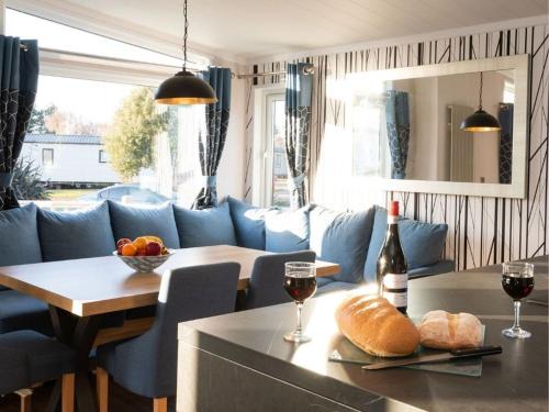 Pinewoods Saltmarsh Lodge no.1 sleeps 7 – no dogs