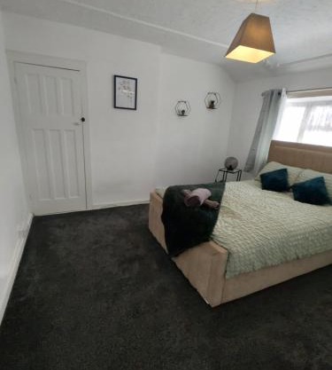 29 Scott road RM16